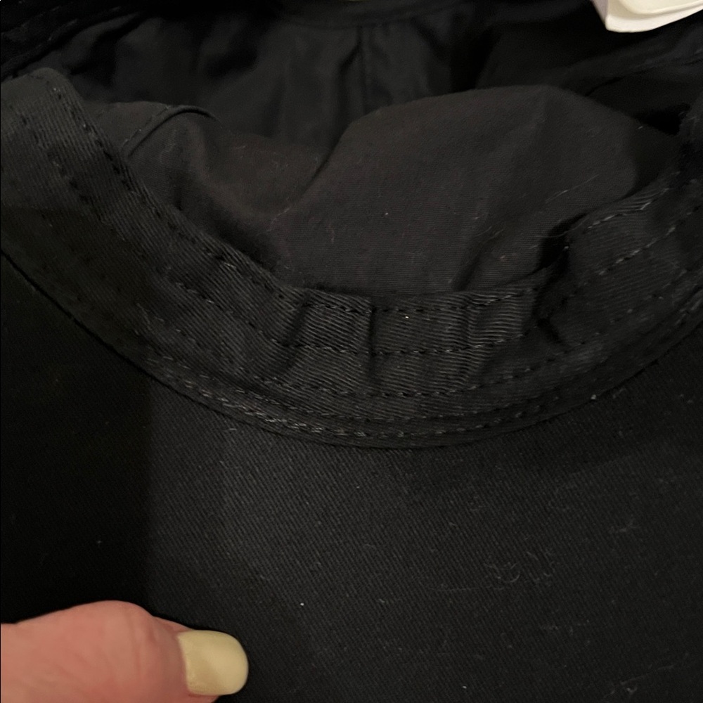 KATE SPADE BLK & WHITE BASEBALL CAP - Picture 7 of 7
